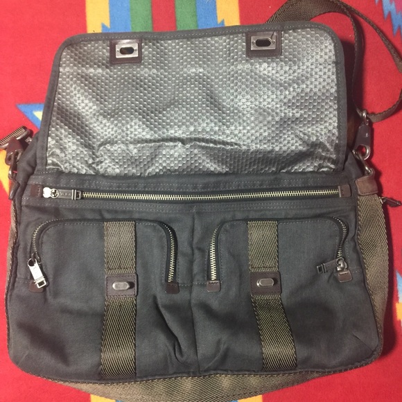 TUMI flawed messenger bag super quality EUC - Picture 3 of 16